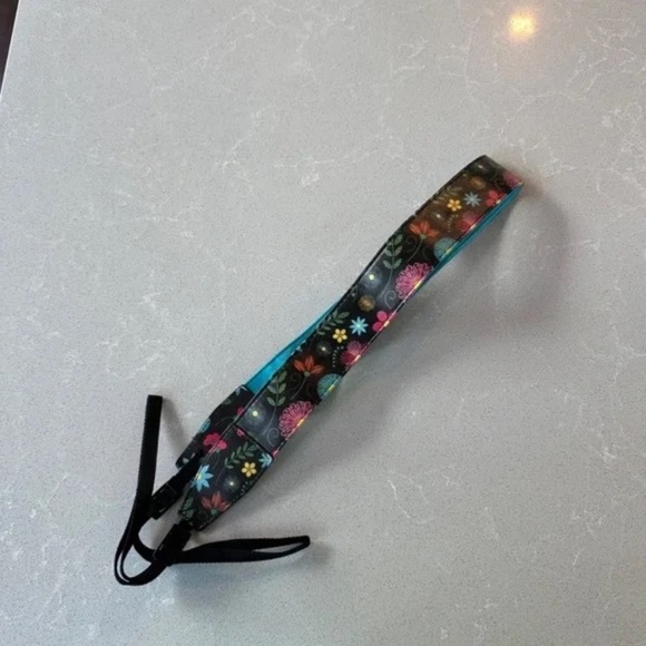 FujiFilm Instax Mini Floral Camera Strap - Picture 3 of 5